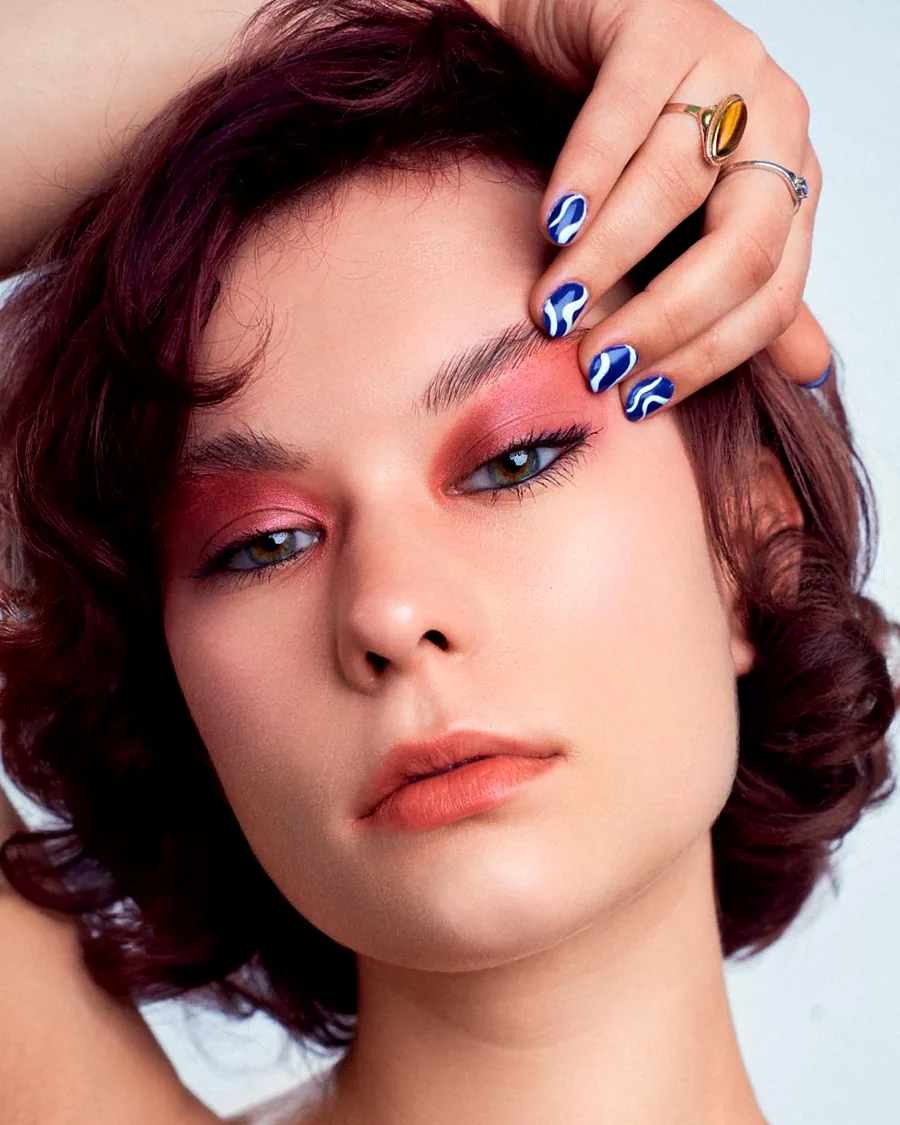 Editorial makeup — barevný nádech